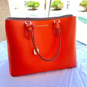 🧡✨🌟 Michael Kors orange handbag with gold accents. Like new